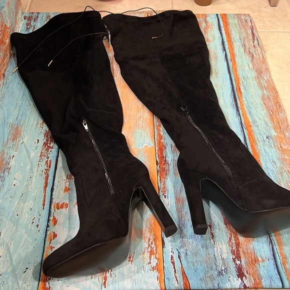 Thigh High suede high heel black boots - Picture 4 of 4